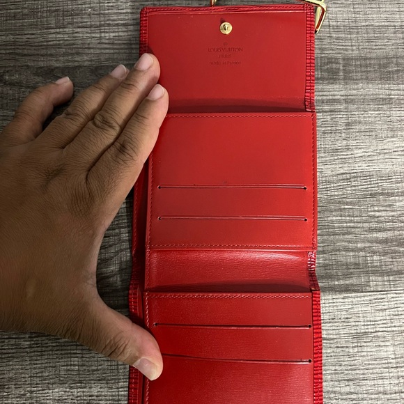 Louis Vuttion Epi Compact wallet - Picture 8 of 12